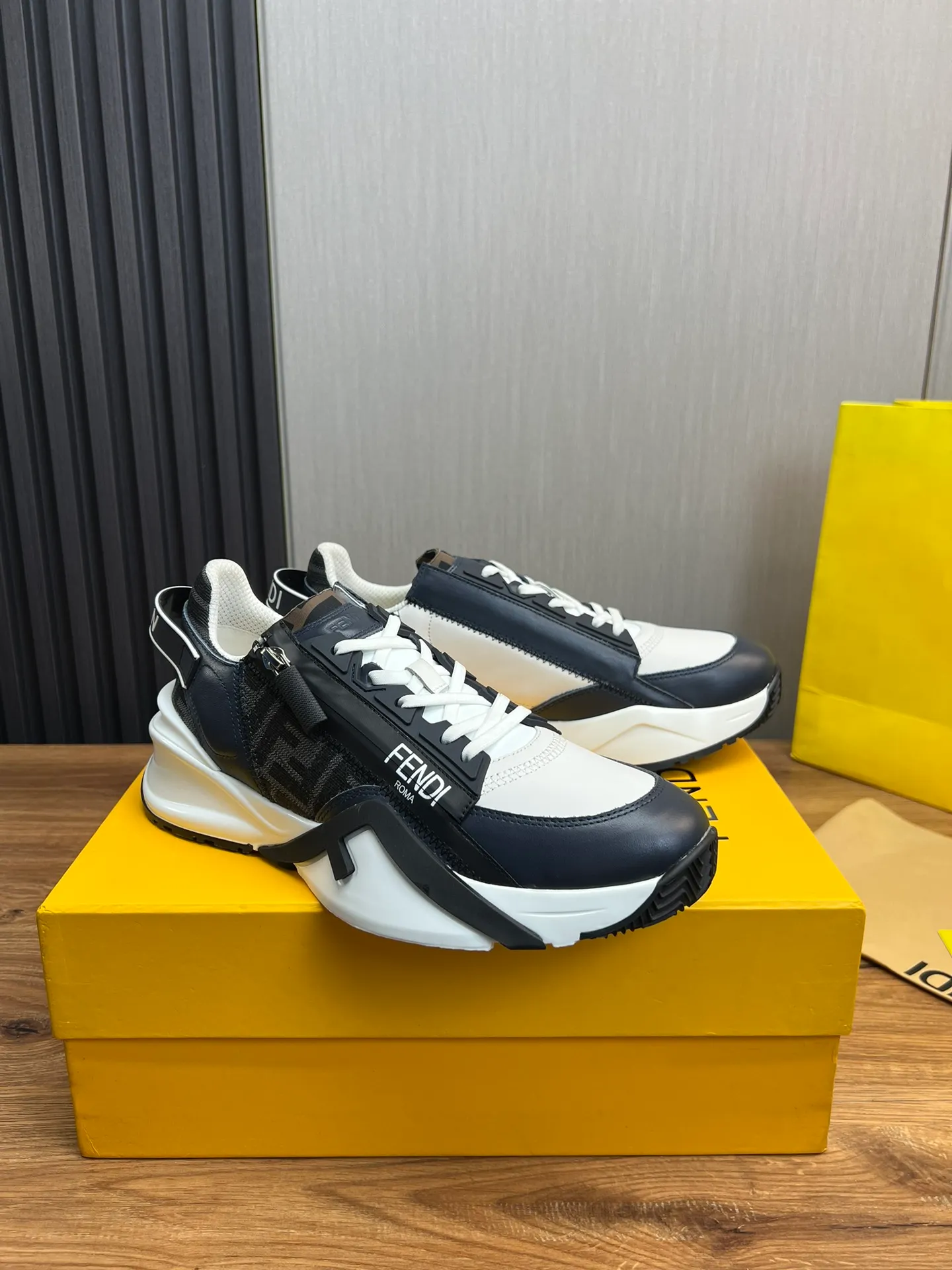 Men's men's shoes💰520💰 Fendi [Fendi] hot style is on the market🔥Fashionable casual men's shoes🔱Made of original brand fly knit fabric. Original cowhide + breathable mesh lining + sheepskin feet. Perfect shape and top quality, you deserve it🔜Original rubber outsole, ultra-light, non-slip and wear-resistant👣 Standard size 38-44